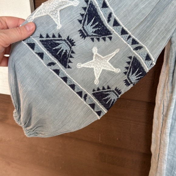 Scotch & Soda Light Blue Embroidered Sleeves Star Detail Blouse size 10/140 - Picture 3 of 7